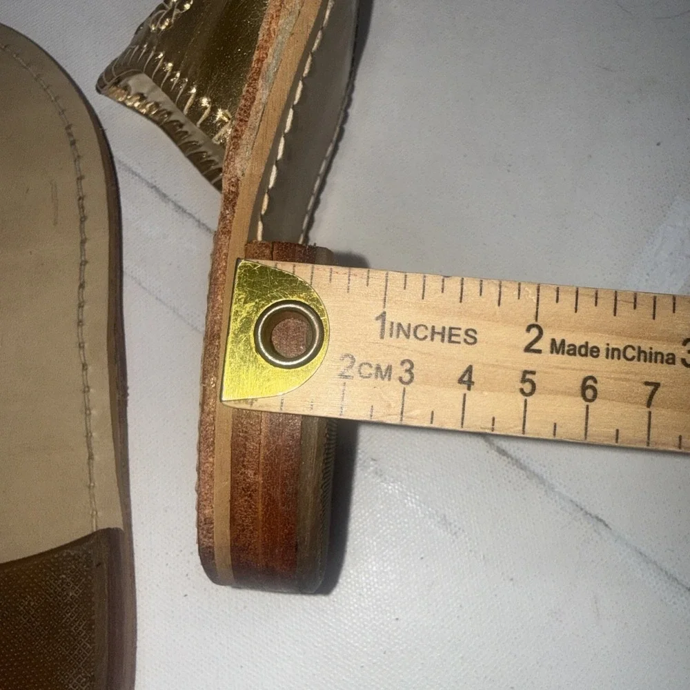 Jack Rogers Gold Leather Preppy Medallion Old Money Sandals USA Women's Size 4